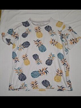 Free planet women's medium white pineapple shirt #25